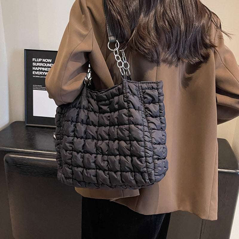 Elegant Plaid Chain Nylon Tote Bag Fashionable and Functional Shoulder Bag