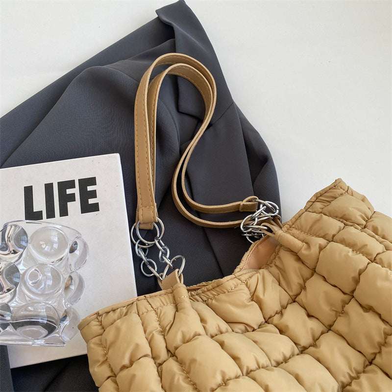 Elegant Plaid Chain Nylon Tote Bag Fashionable and Functional Shoulder Bag