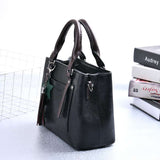 Elegant and Simple Ladies Handbag for Casual and Stylish Occasions