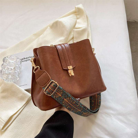 Elegant Retro Style Messenger Bag with Sandwich Pocket Design