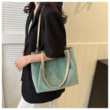 Fashionable Urban Shoulder Bag for Women with Large Capacity