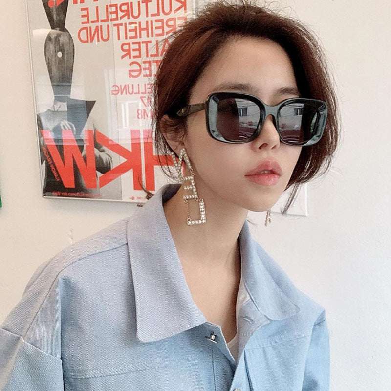 Large square sunglasses for men and women