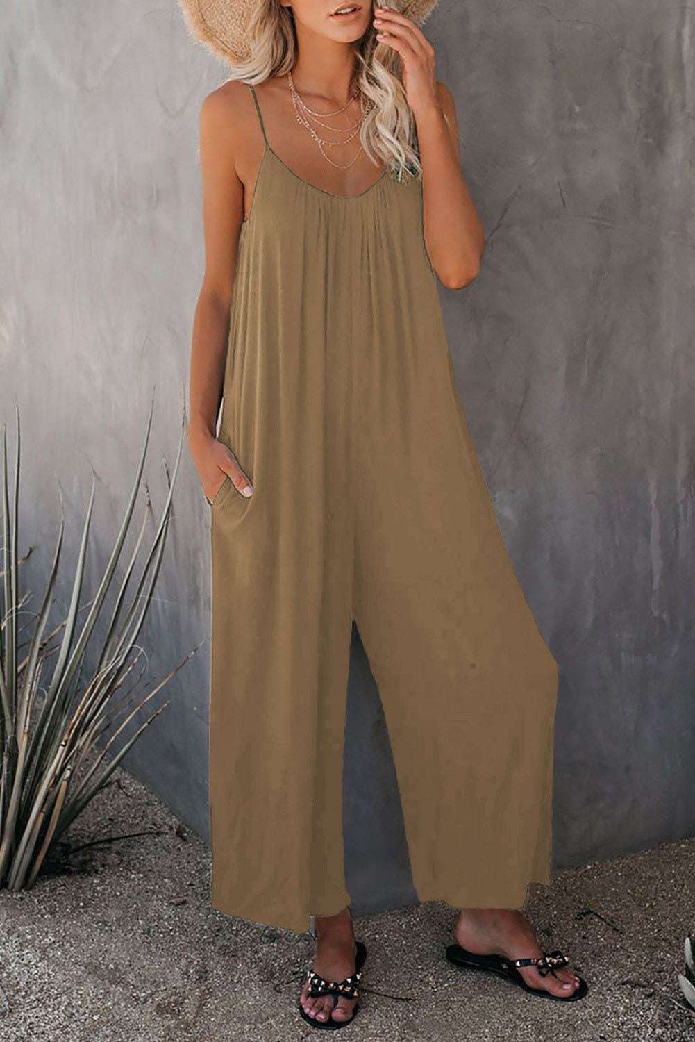 Loose Fitting Sleeveless Jumpsuit With Pockets